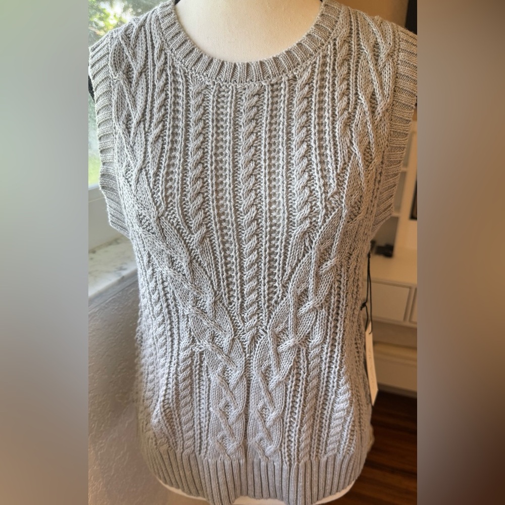 Rachel Zoe Light Gray Cable Knit Sleeveless Pullover size Medium NWT